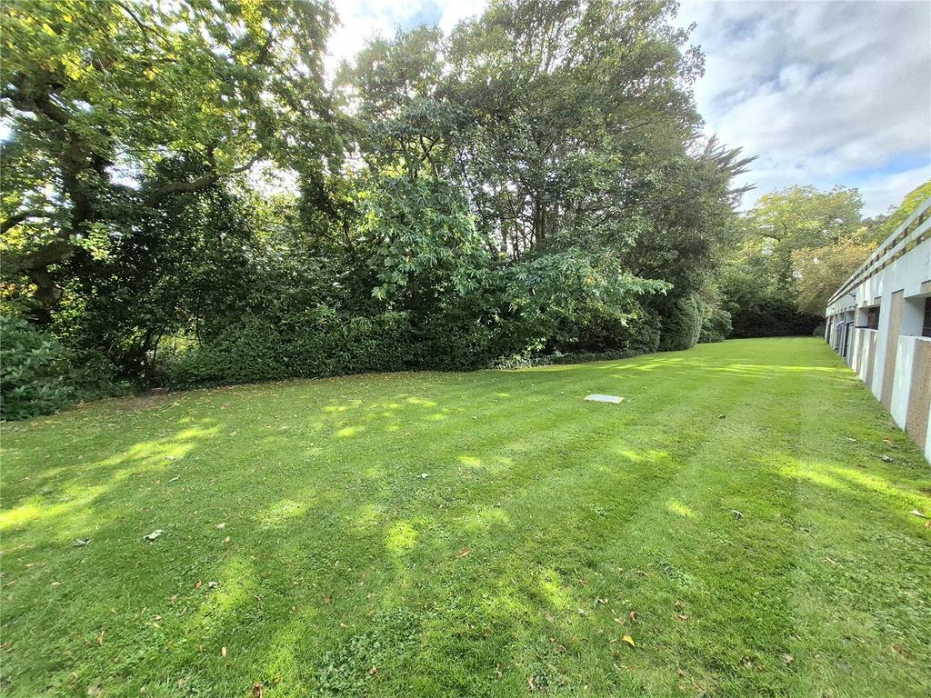Rear Communal Gdns