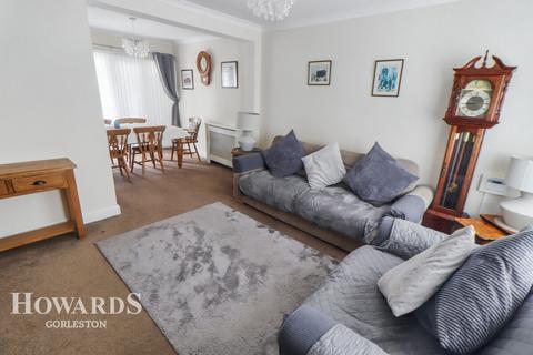 4 bedroom semi-detached house for sale, Heather Road, Belton