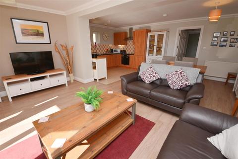 2 bedroom flat for sale, Bryn Y Mor, Tenby - Apartment with Parking & Pool/Spa/Gym Access