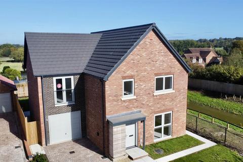 Kempster's Reach, Off High Street, Worton