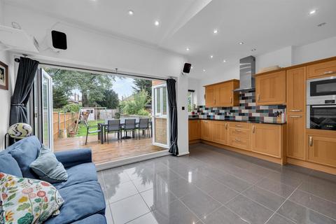 4 bedroom semi-detached house for sale, Fairfield Road, Bromley