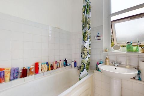 3 bedroom flat to rent, London Road, Isleworth TW7