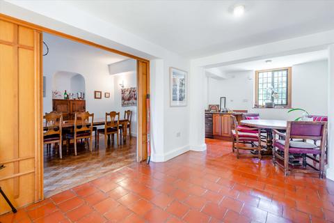 6 bedroom detached house to rent, Ridgemead Road, Englefield Green, Egham, Surrey, TW20
