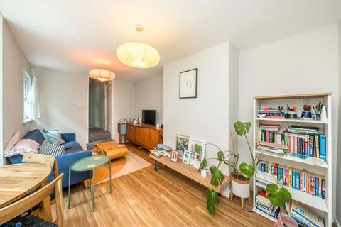 2 bedroom flat to rent, Kimberley Avenue, London SE15
