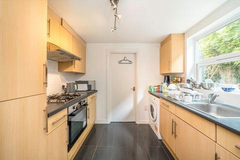 2 bedroom flat to rent, Kimberley Avenue, London SE15