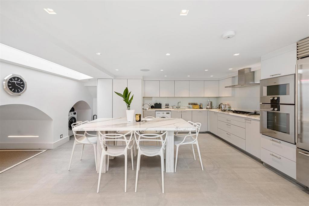 37 Lower Belgrave Street Hi-5.jpg