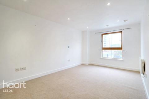 2 bedroom apartment for sale, Armouries Way, LEEDS