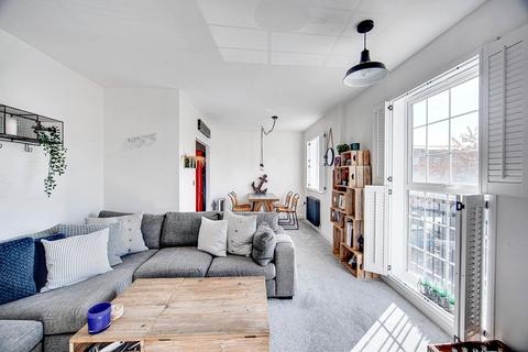 2 bedroom flat for sale, Tarragon Road, Ringlestone House, ME16