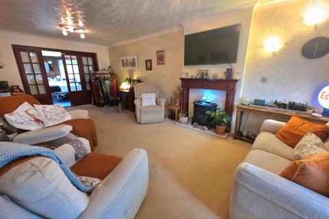 3 bedroom detached house for sale, The Maples, Warwickshire CV12