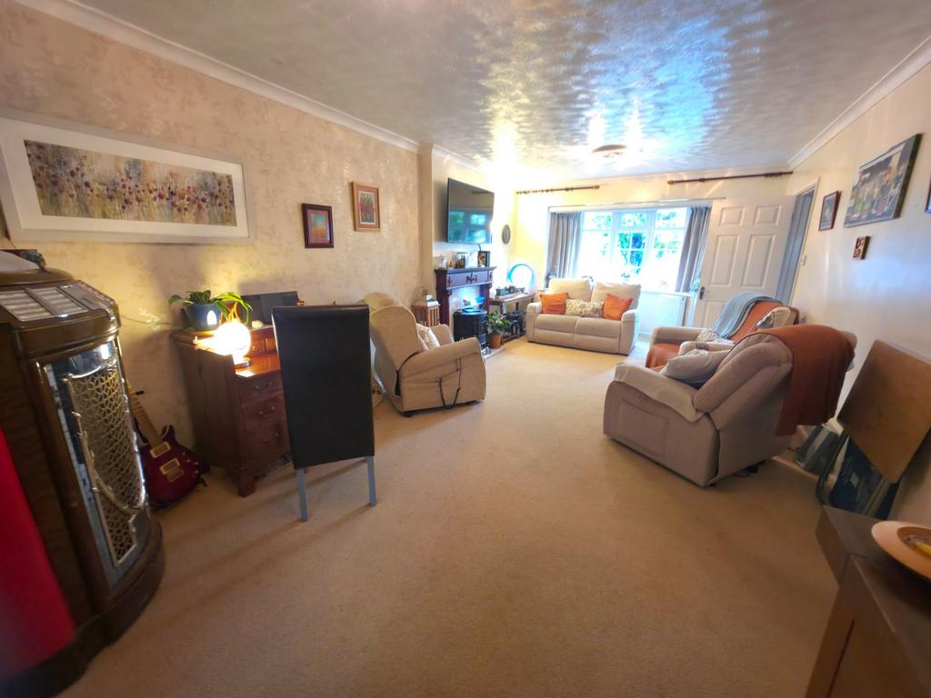 Lounge/Dining Room