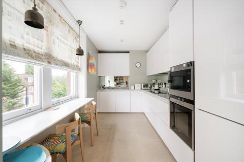 3 bedroom flat for sale, Frognal, London, NW3