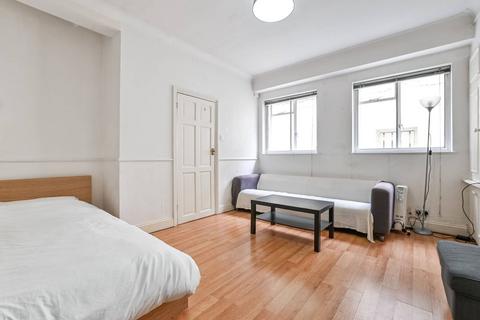 Studio to rent, Gower Street, Bloomsbury, London, WC1E