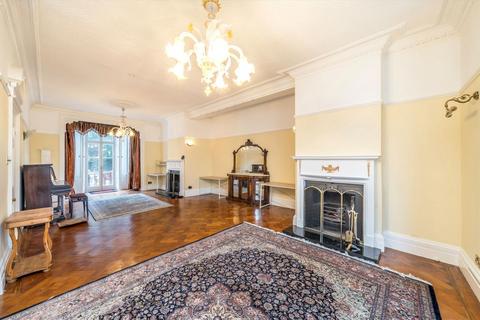 Dulwich Wood Avenue, London SE19