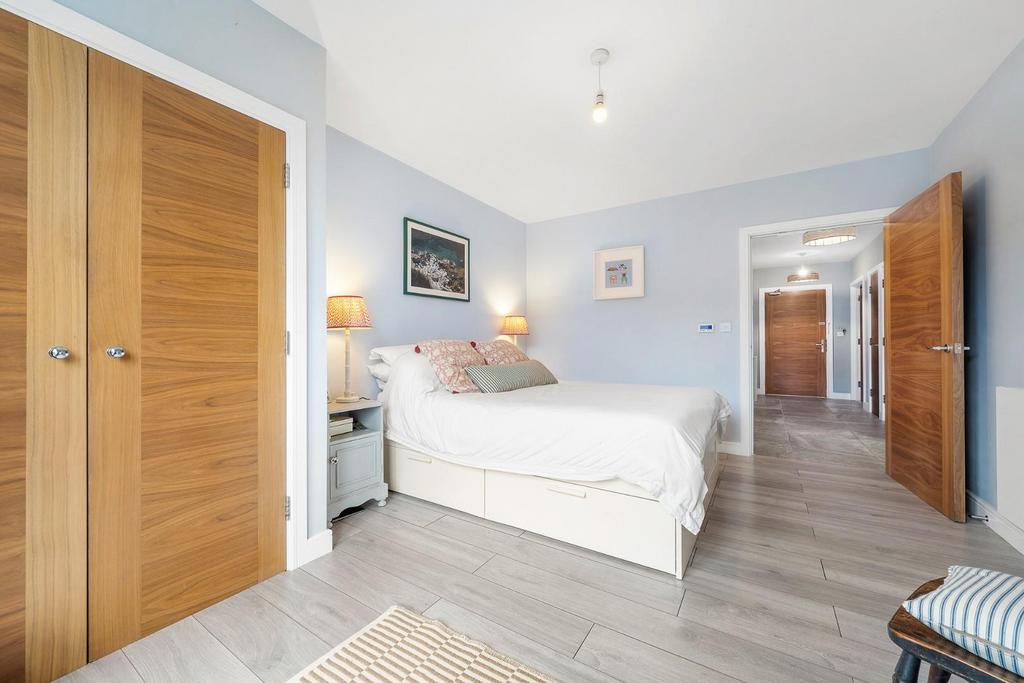 Bedroom 1 (3).JPG