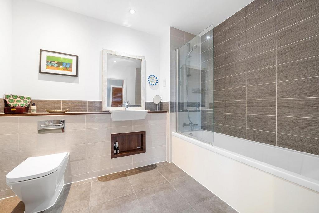 Bathroom.JPG