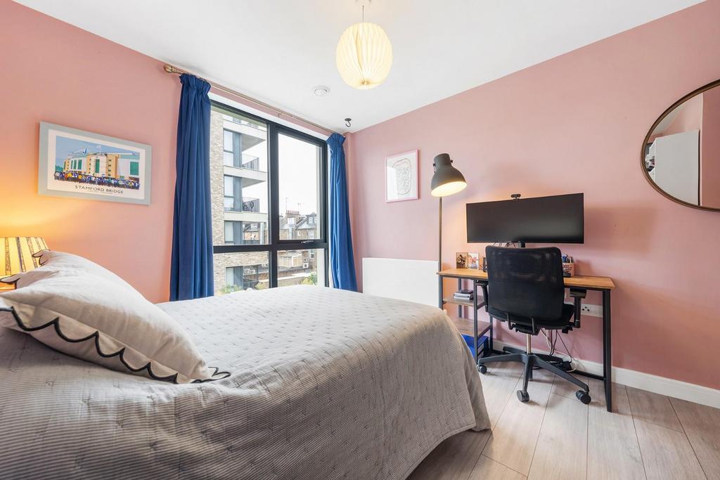 Bedroom 2 (2).JPG