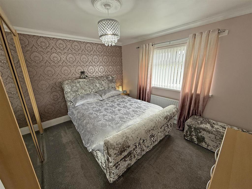Bedroom 1.jpg
