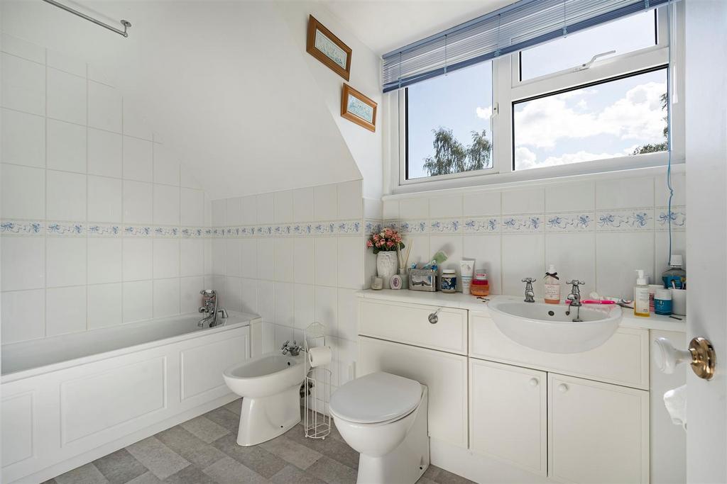 .bathroom.JPG