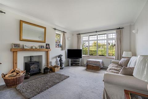 2 Beech Close, Effingham, Leatherhead, KT24 5PQ