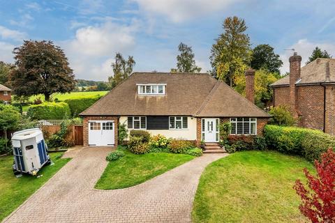 2 Beech Close, Effingham, Leatherhead, KT24 5PQ
