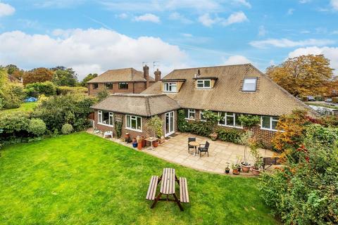 2 Beech Close, Effingham, Leatherhead, KT24 5PQ