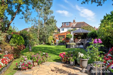 190 Rayleigh Road, Hutton, Brentwood, CM13 1PN