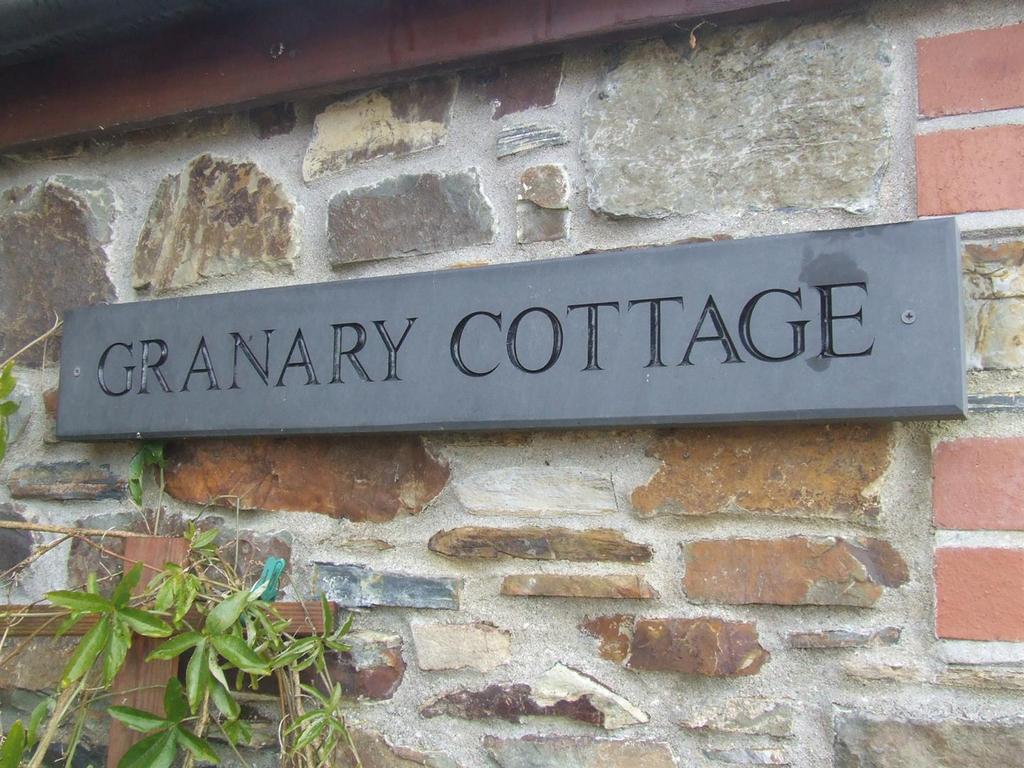 Granary Cottage sign