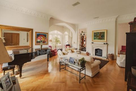 4 bedroom apartment for sale, Fulham Road, London SW3