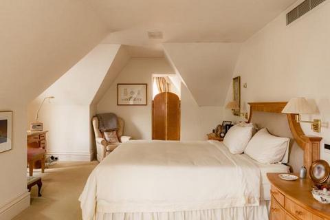 4 bedroom apartment for sale, Fulham Road, London SW3
