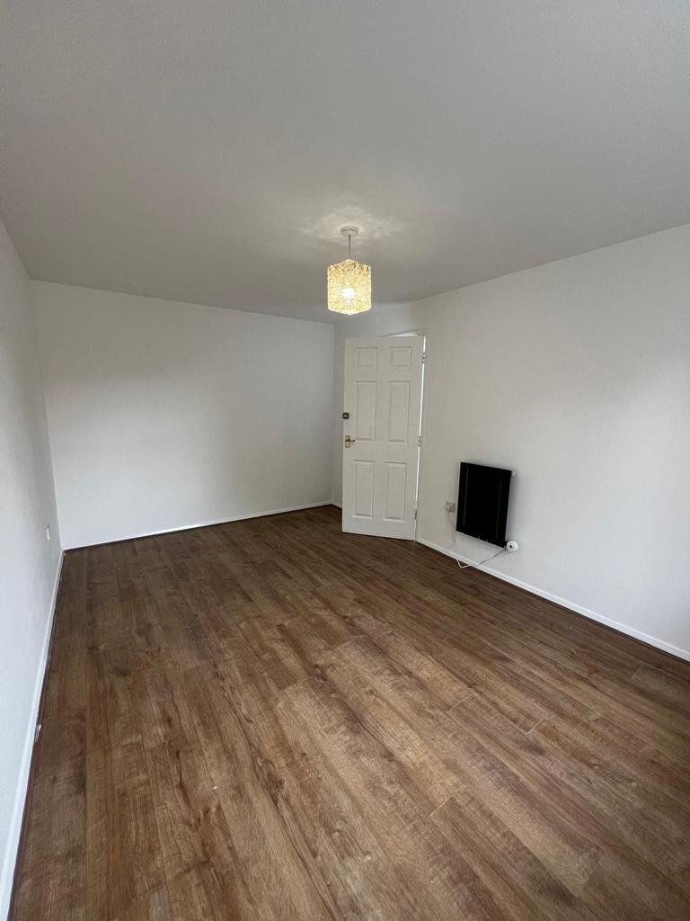 Bedroom 1 (1)