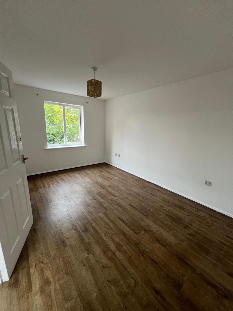 Bedroom 2 (2)