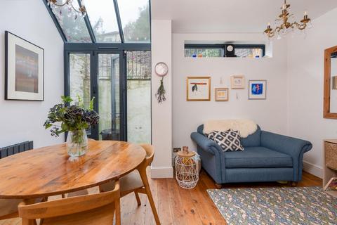 5 Ambra Terrace, Bristol, BS8 4RG