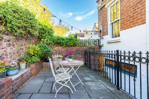 5 Ambra Terrace, Bristol, BS8 4RG