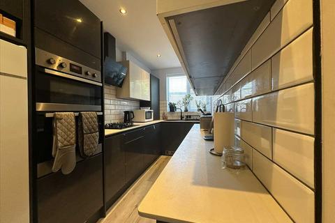 5 bedroom semi-detached house to rent, Chairmain Avenue, Stanmore