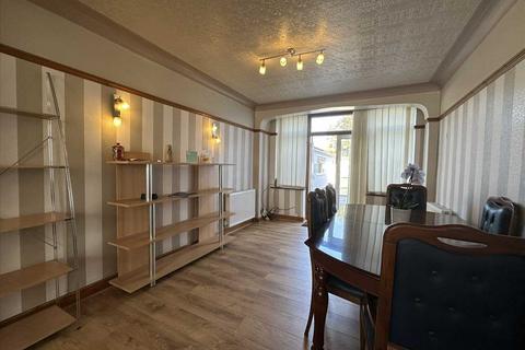 5 bedroom semi-detached house to rent, Chairmain Avenue, Stanmore