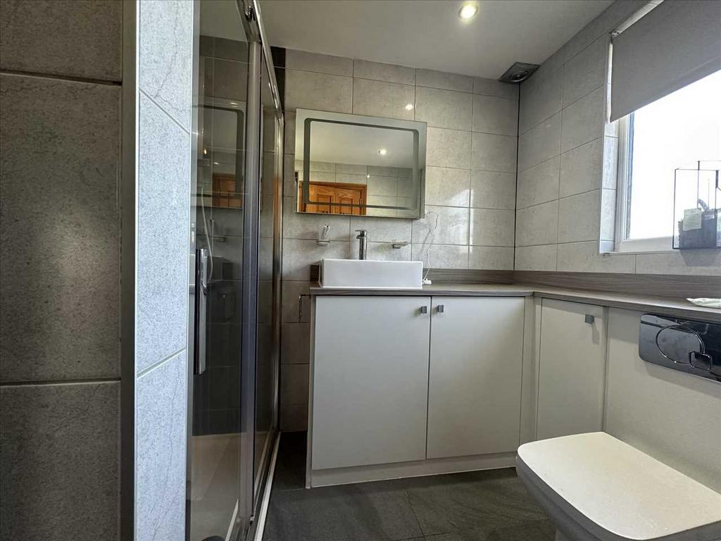 Loft room en-suite