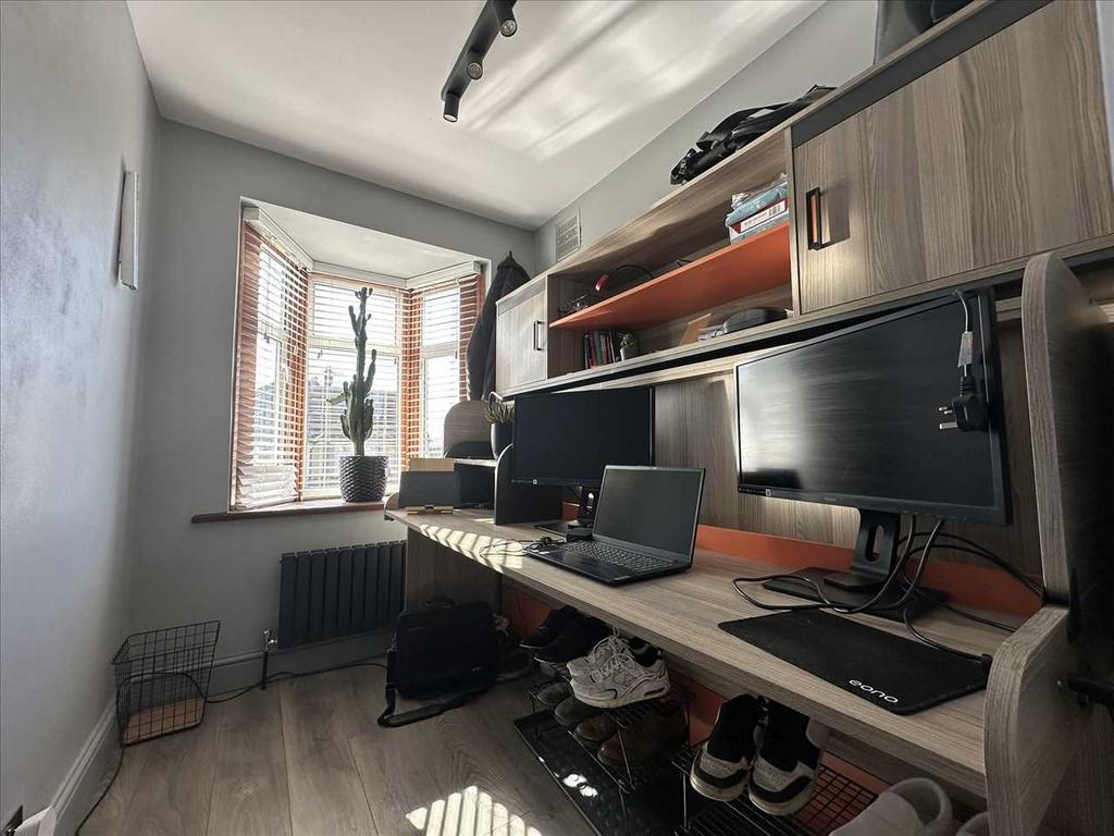 Office / bedroom 3