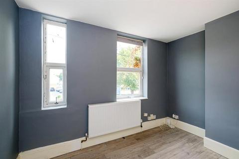 1 bedroom in a house share to rent, Woodford Road, London
