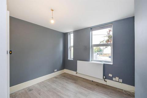 1 bedroom in a house share to rent, Woodford Road, London