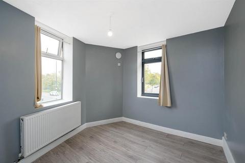 1 bedroom in a house share to rent, Woodford Road, London