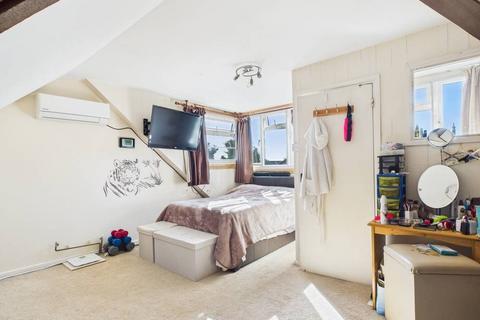 138 Hithermoor Road, Staines, TW19 6BB