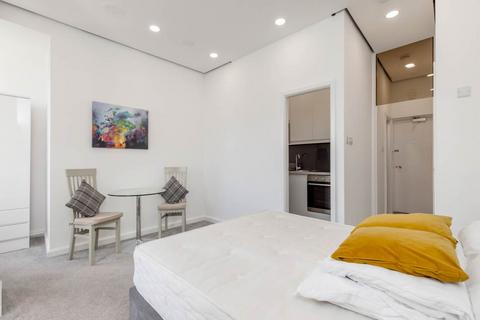 undefined, North Bank Street, Old Town, Edinburgh