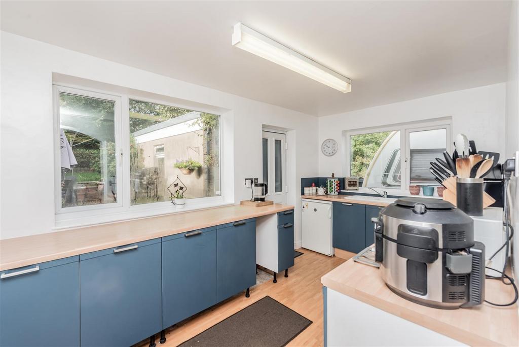 Fitted Kitchen: