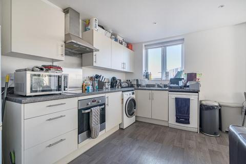 2 bedroom flat for sale, Oscar Wilde Road,  Reading,  Berkshire,  RG1