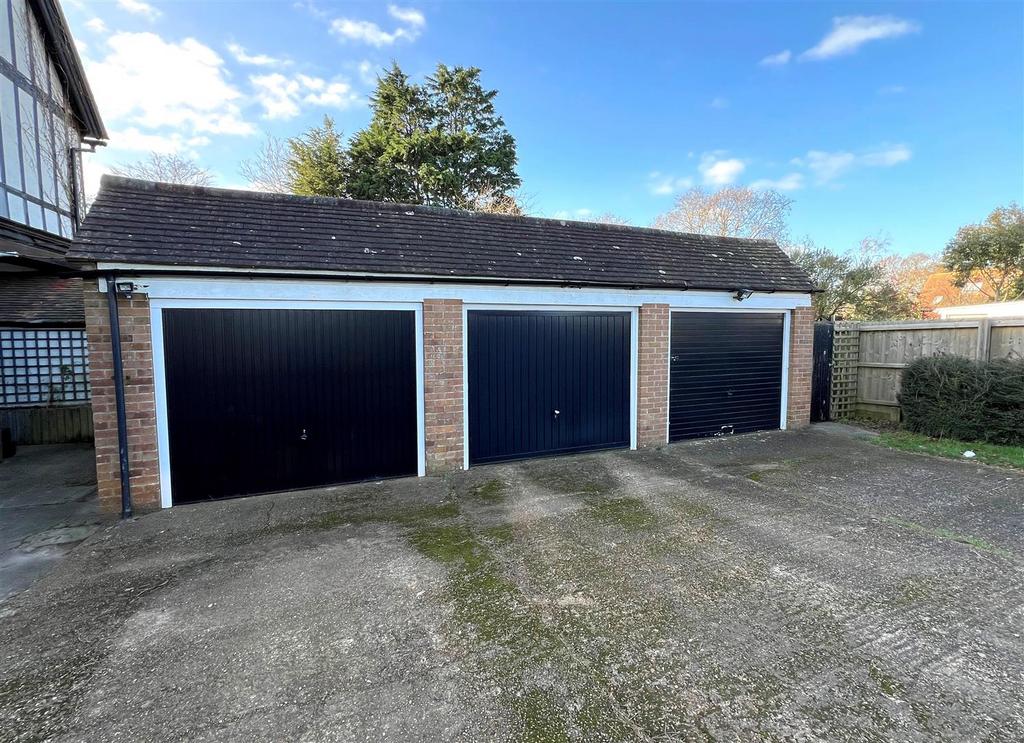 Garage/Parking