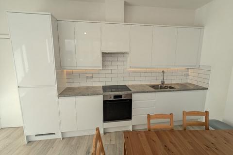 3 bedroom flat to rent, High Road, Willesden, London NW10