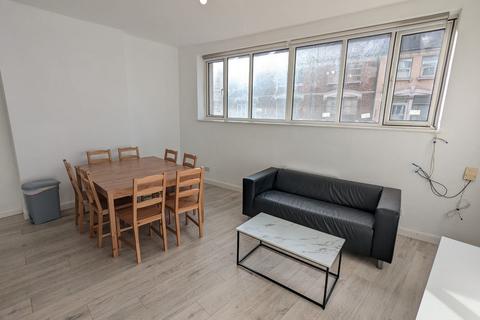 3 bedroom flat to rent, High Road, Willesden, London NW10