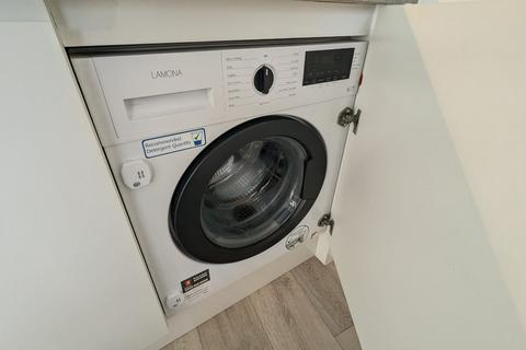 3 bedroom flat to rent, High Road, Willesden, London NW10