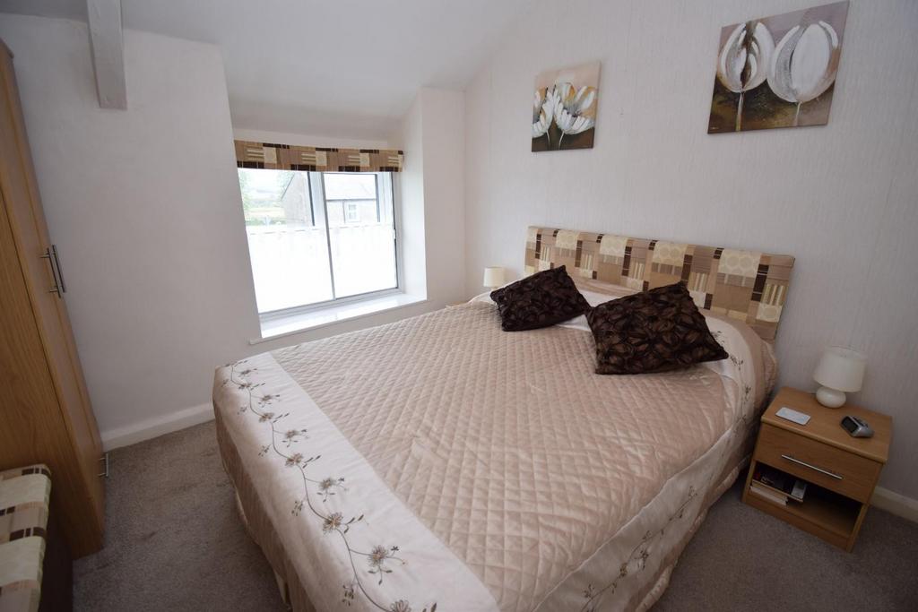 Main House - Bedroom 2.JPG