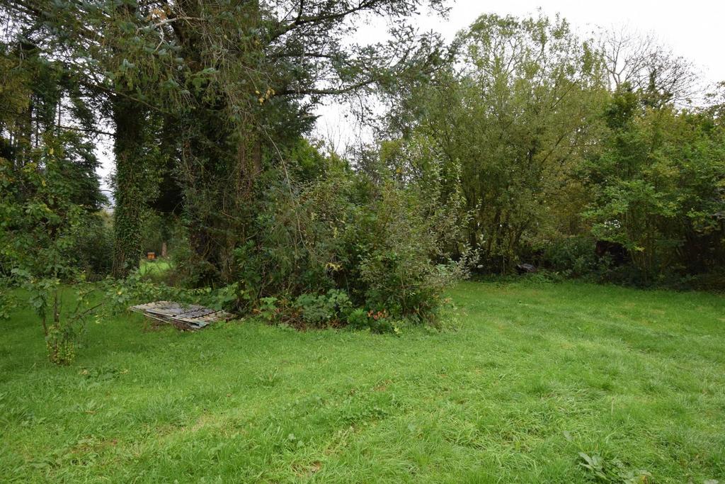 Land at Rear (3).JPG